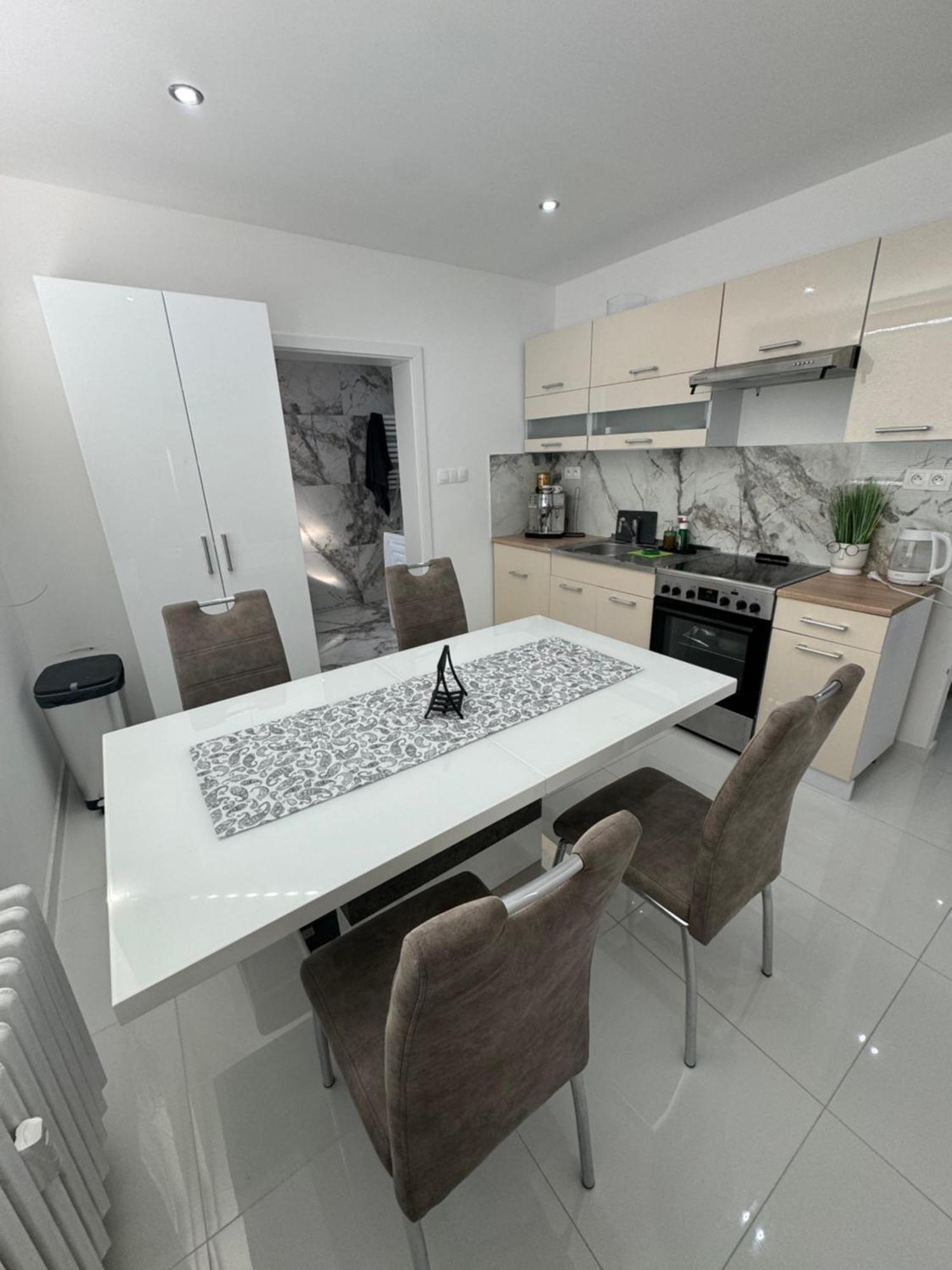Peti Apartman Centrum Galanta Zewnętrze zdjęcie