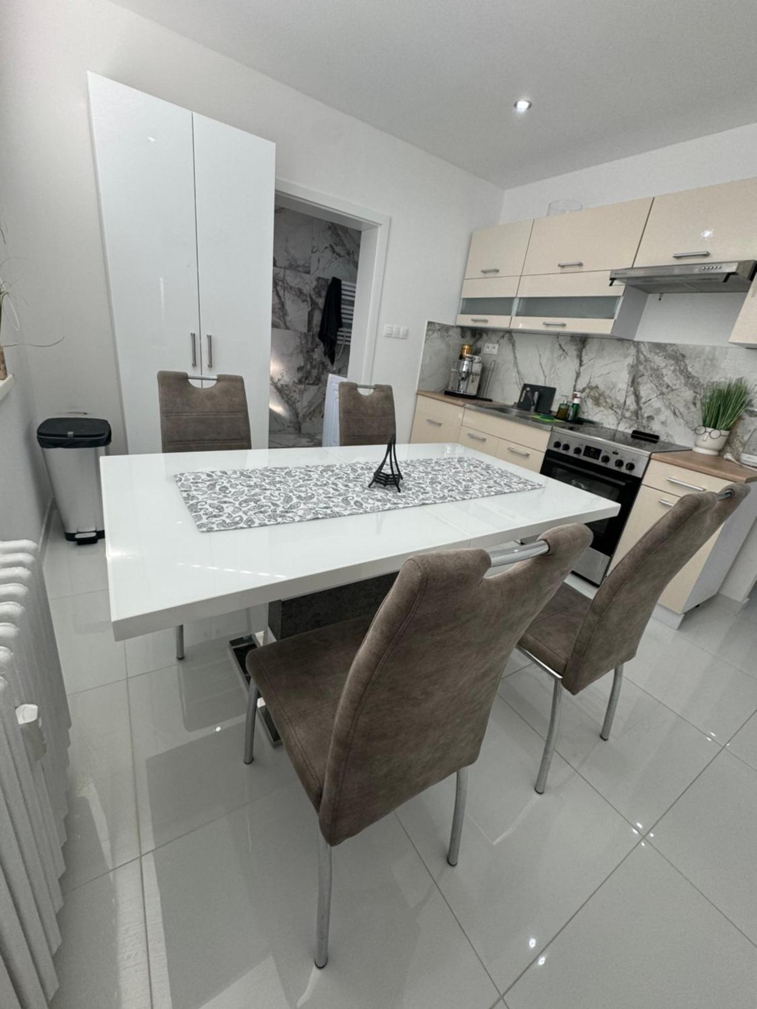 Peti Apartman Centrum Galanta Zewnętrze zdjęcie